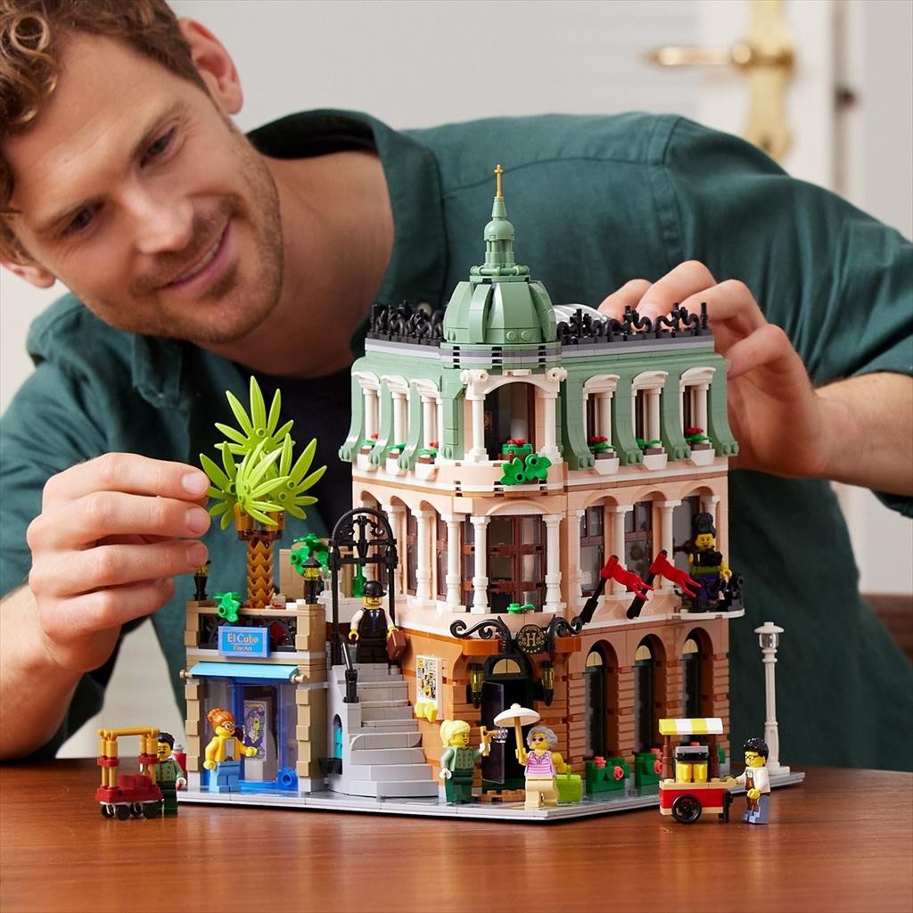 LEGO Creator Expert Exclusive 10297 Boutique Hotel