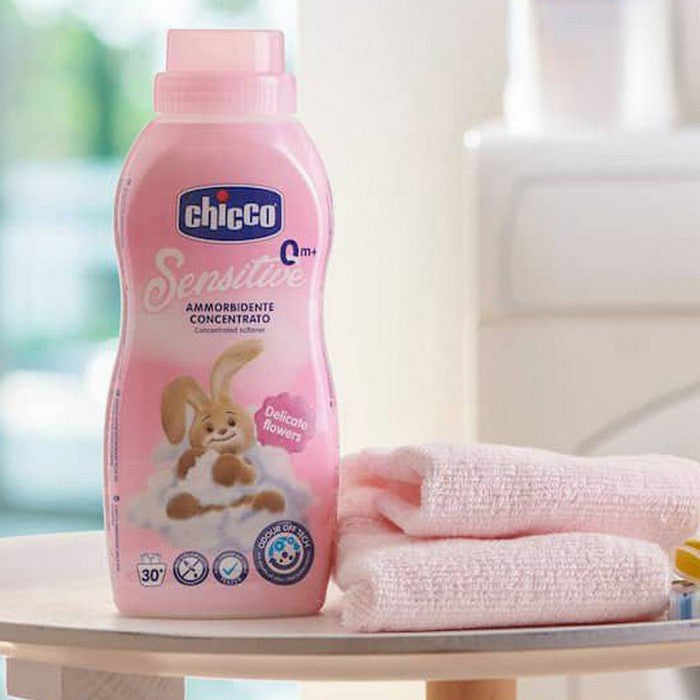 CHICCO Concentrated Softener Delicate Flowers 750 ml Bottle Pelembut Pakaian Bayi 750ml