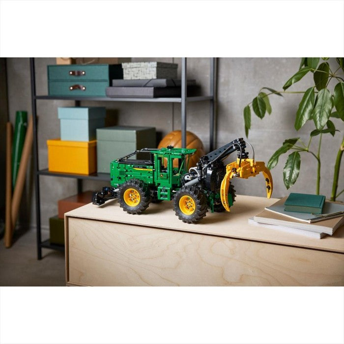 LEGO Technic 42157 John Deere 948L-II Skidder