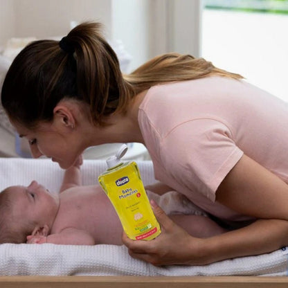 CHICCO Baby Moments Bath Oil for Sensitive Skin 200ml Minyak Mandi Bayi 200 ml 10240