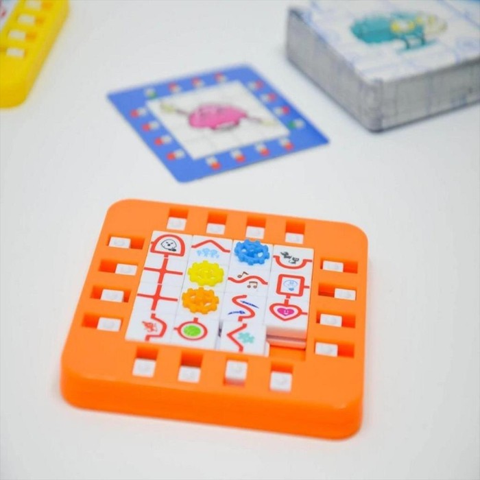 Brain Connect Board Game Blue Orange Games Original