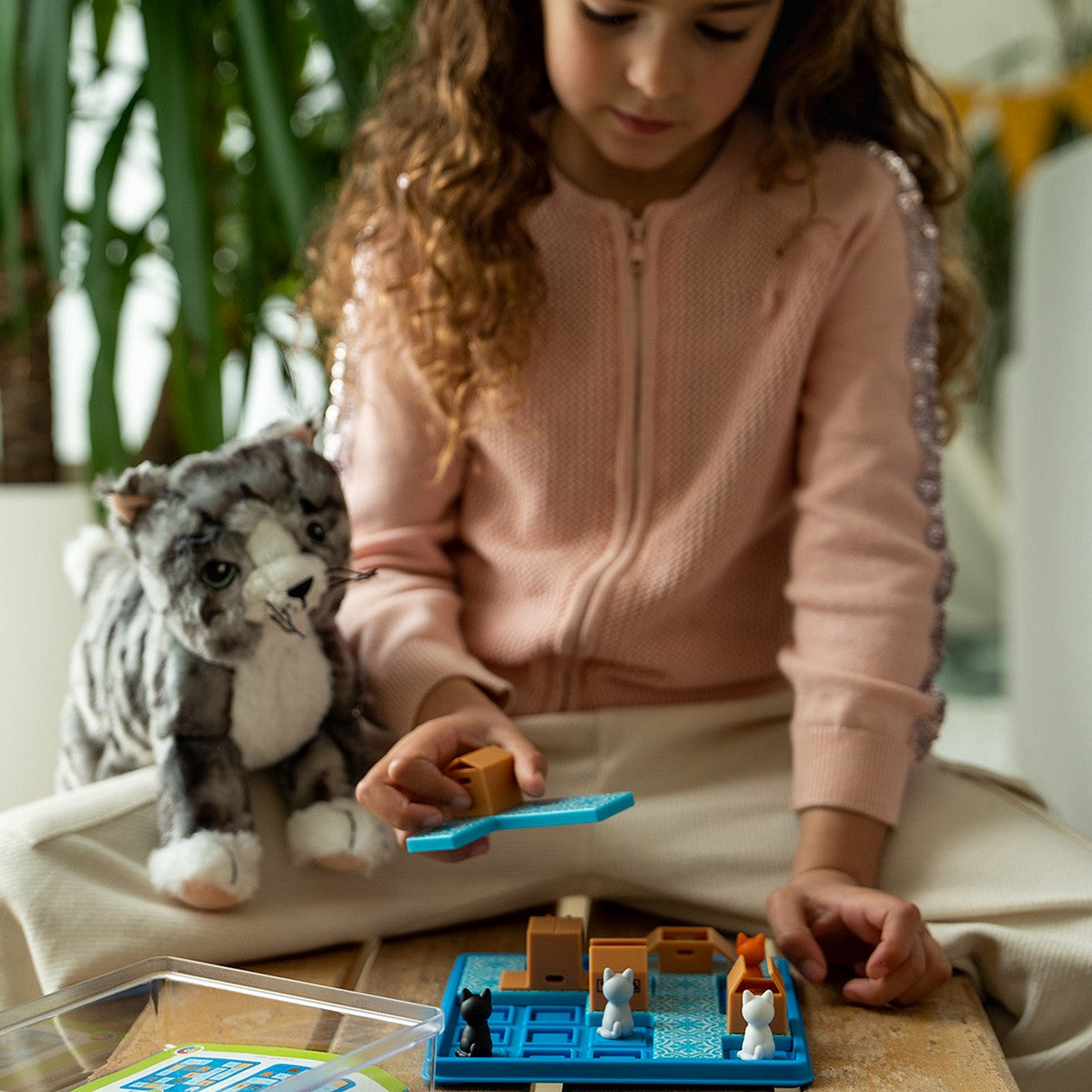 SmartGames 450 Cats and Boxes Compact Board Game Mainan Edukasi Anak Dewasa Travel Size Smart Games