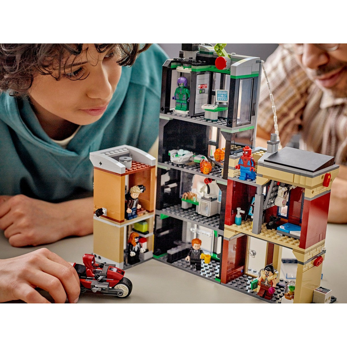 LEGO Superheroes 76324 Spider-Man vs Oscorp