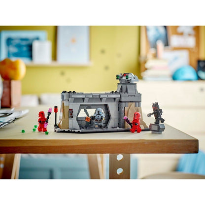 LEGO Star Wars 75386 Paz Vizsla and Moff Gideon Battle